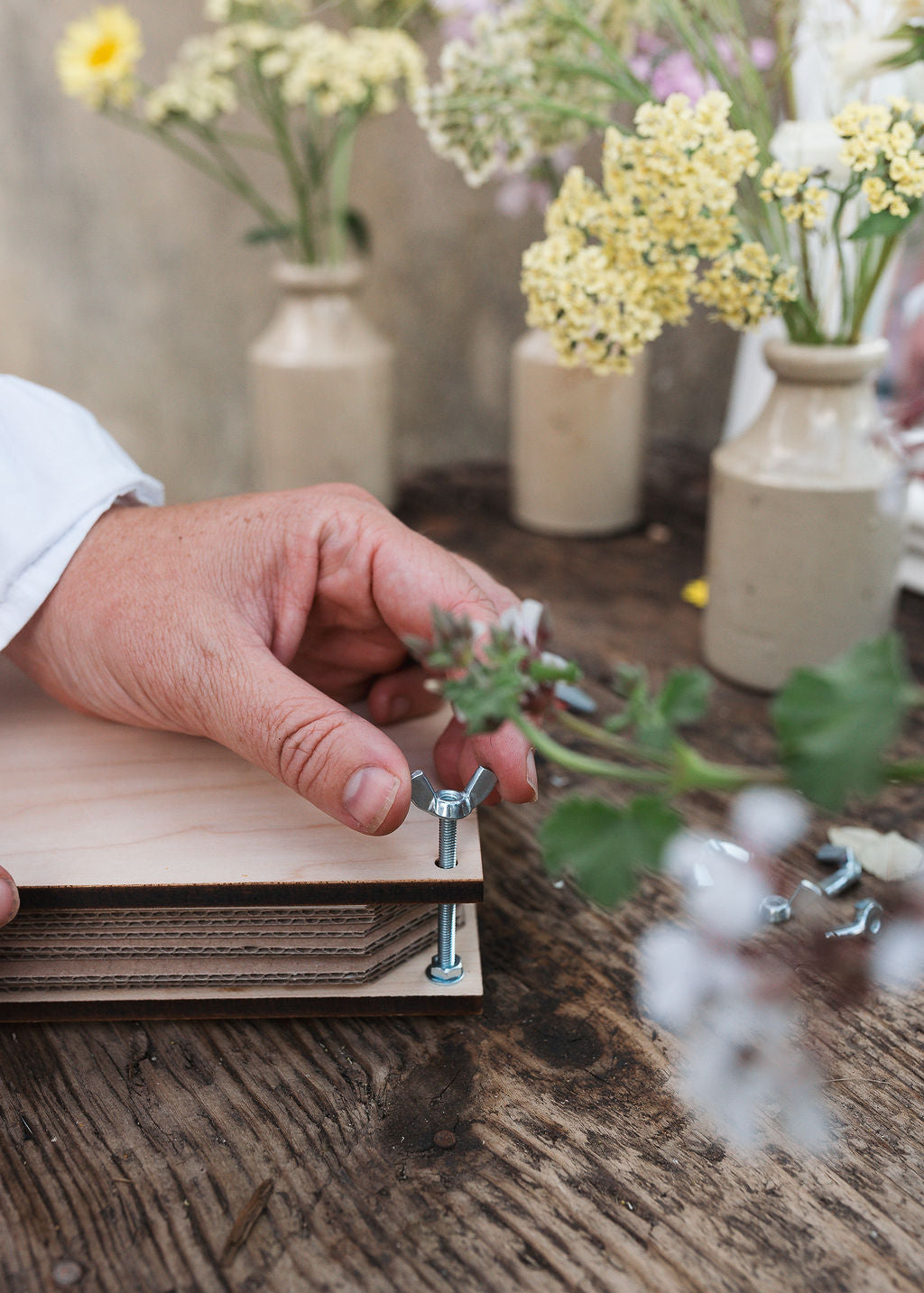 Botanical Gift Set: Flower Press, Garden Snips & Planting Book 06