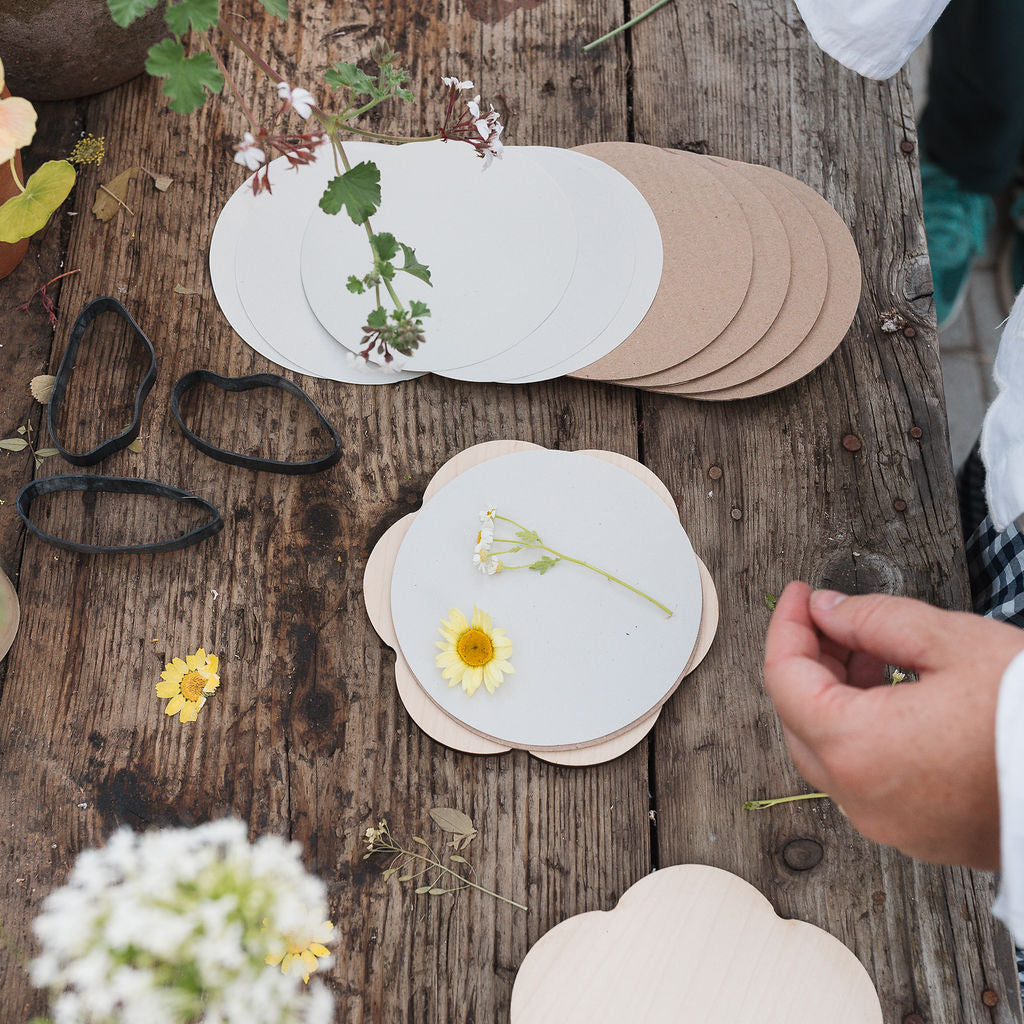 Botanical Gift Set: Flower Press & Garden Snips 02