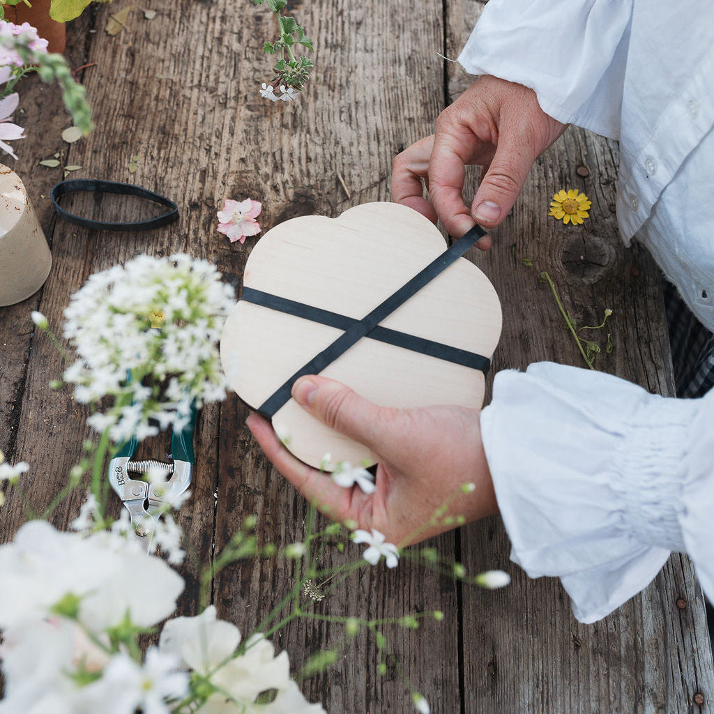 Botanical Gift Set: Flower Press & Blush Pink Snips 03