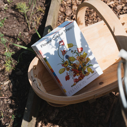 Botanical Gift Set: Mini Flower Press, Garden Snips & Floral Colour Guide 07